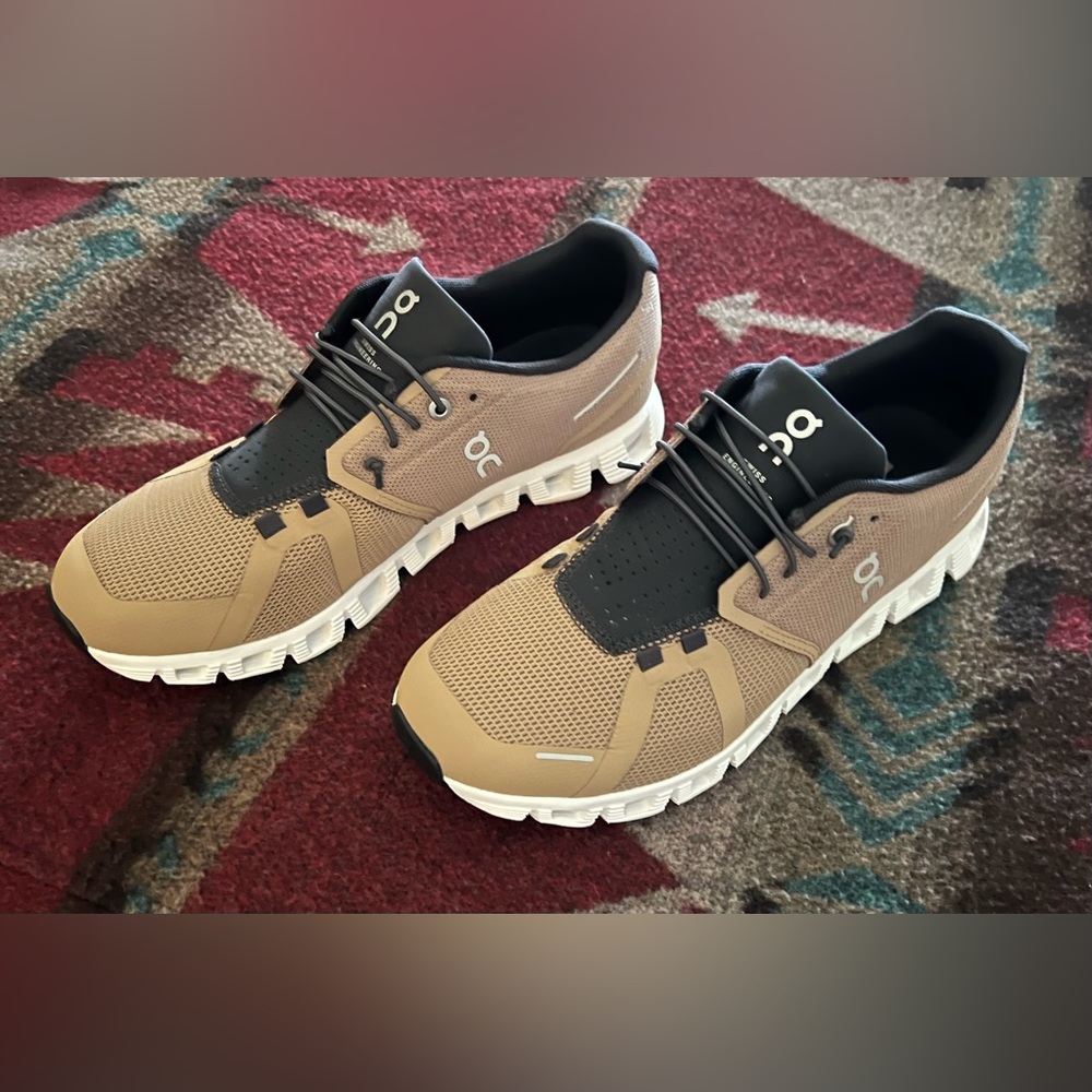 On Cloud 5 Running Shoes Men’s 8 Chai / Magnet